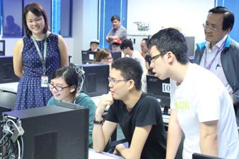 Students at Temasek Polytechnic in Singapore learn the basics of 3D printing using Stratasys' education curriculum. Photo: Temasek Polytechnic